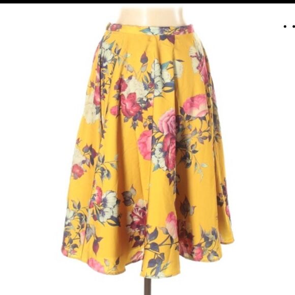 ModCloth floral skirt   - Picture 2 of 3